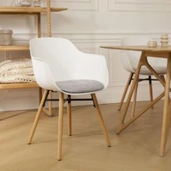 Nolon Nena-Liz Eetkamerstoel Wit - Armleuning - Lichtgrijs Kussen -Leen Bakker Winkel 0b56f3afda7c4957b53a2f5668aa4586