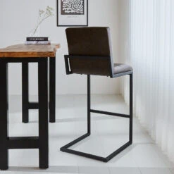 Industriële Barkruk Hoxton Taupe - Zithoogte 78 Cm - Kunstleder - Bruin -Leen Bakker Winkel 1000042390 0102
