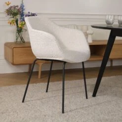 Nolon Nora-Mare Eetkamerstoel Bouclé Beige - Armleuning - Zwarte Poten -Leen Bakker Winkel 159be81324514e8bb40fda232501772d