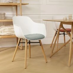 Nolon Nena-Liz Eetkamerstoel Wit - Armleuning - Zacht Groen Kussen 12 Nolon Nena-Liz Eetkamerstoel Wit - Armleuning - Zacht Groen Kussen -Leen Bakker Winkel 20a586211c38412db61836fa0a878757