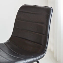 Industriële Barkruk Mark Zwart - Zithoogte 65 Cm - Kunstleder - Zwart -Leen Bakker Winkel 27af78d406e648c0b0369a4a9b11e16a