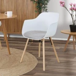 Nolon Nena-Liz Eetkamerstoel Wit - Armleuning - Lichtgrijs Kussen -Leen Bakker Winkel 42f25347f4da4e4eb9ce76fdd65598c1