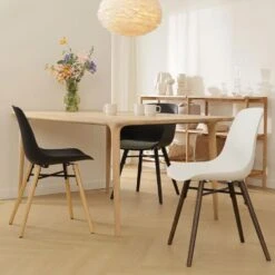 Nolon Nena-Pip Eetkamerstoel Wit - Kunststof - Walnoot Poten -Leen Bakker Winkel 5eeccd3fe98046beaa253651a63b842a 1