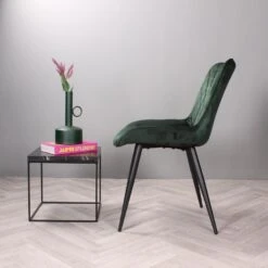 DS4U - Benito 3.0 Eetkamerstoel Velours - Donkergroen -Leen Bakker Winkel 74c282e238cb4edd9e1a3b6e8de5b1b3