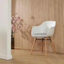 Nolon Nena-Liz Eetkamerstoel Wit - Armleuning - Lichtgrijs Kussen -Leen Bakker Winkel b8b540e187b944c78e6ce43a93ead05a